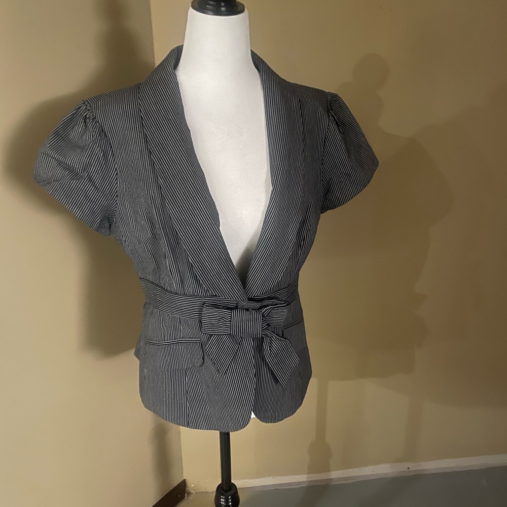 π»πCLEARANCEππ» Smart Set short-sleeve blazer